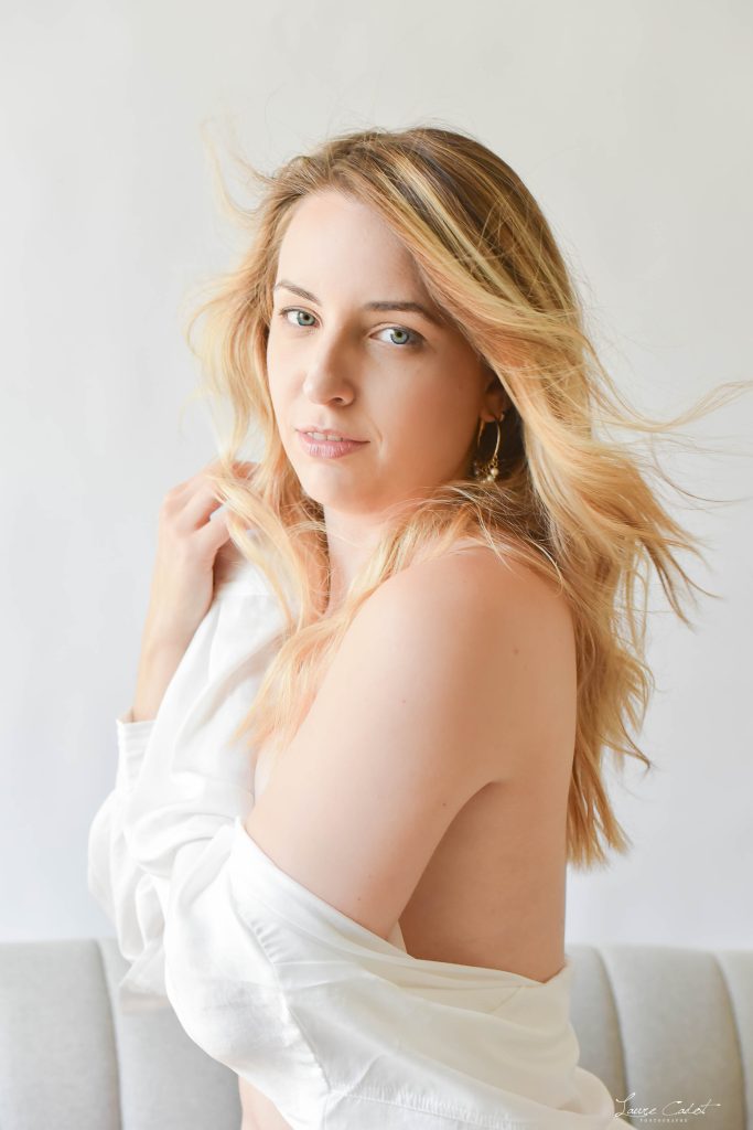 Photographe boudoir Fontainebleau - pose élégante lingerie