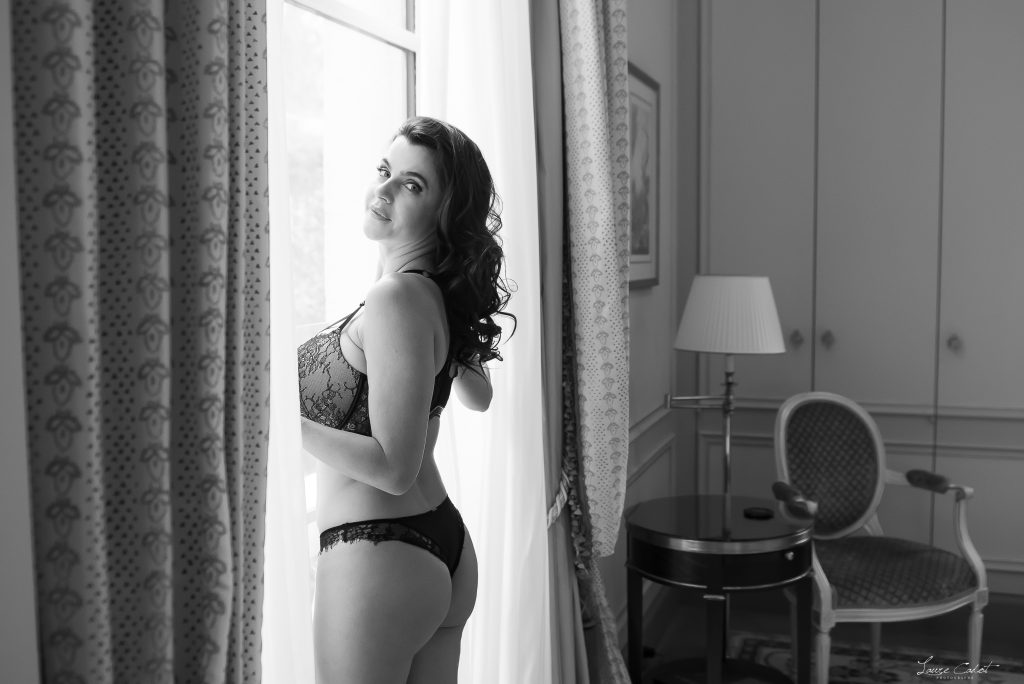 Photo boudoir Île-de-France - élégance et confiance en soi