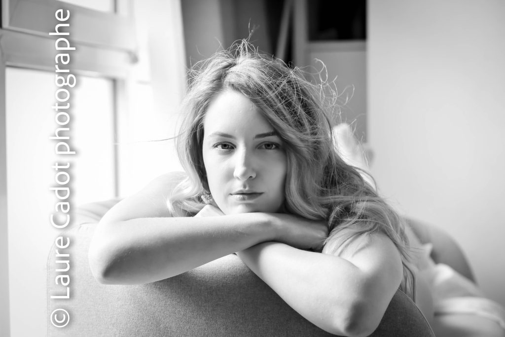 Photographe boudoir Seine-et-Marne - lumière naturelle et douceur